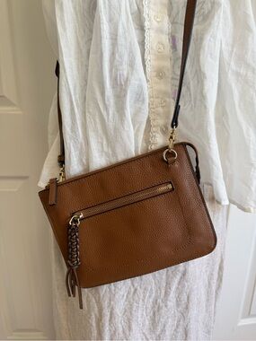 NWOT- Vince Camuto cognac brown pebbled Crossbody bag gold hrdware .